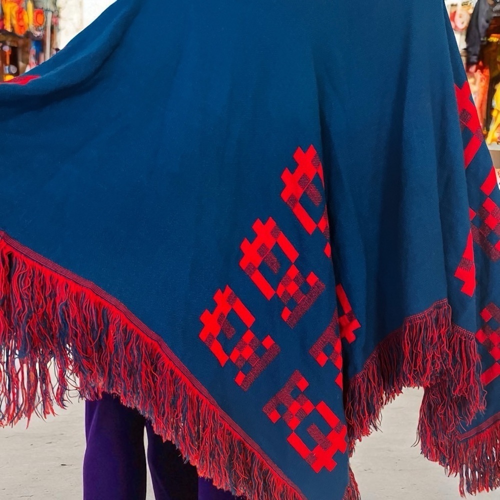 Vintage 70s Poncho Mexican Reversible Fringe Cape Shawl Blue/Red Wool Handmade - Picture 8 of 16